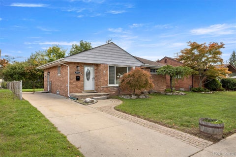 Tiny photo for 8422 Winston Lane, Dearborn Heights City, MI 48127 (MLS # 20261083084)