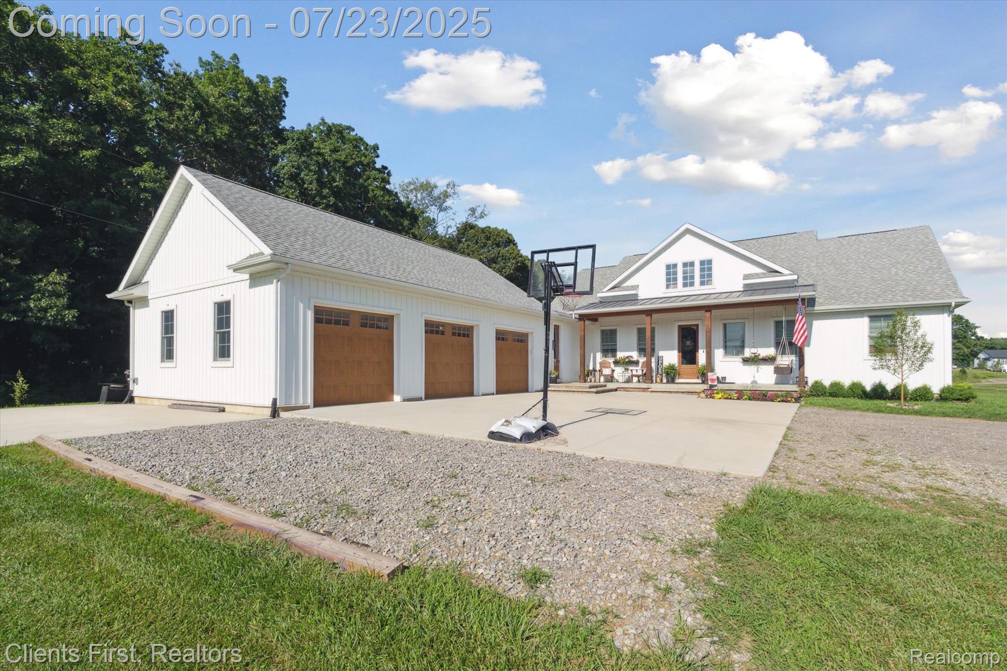 6122 Hartland Road