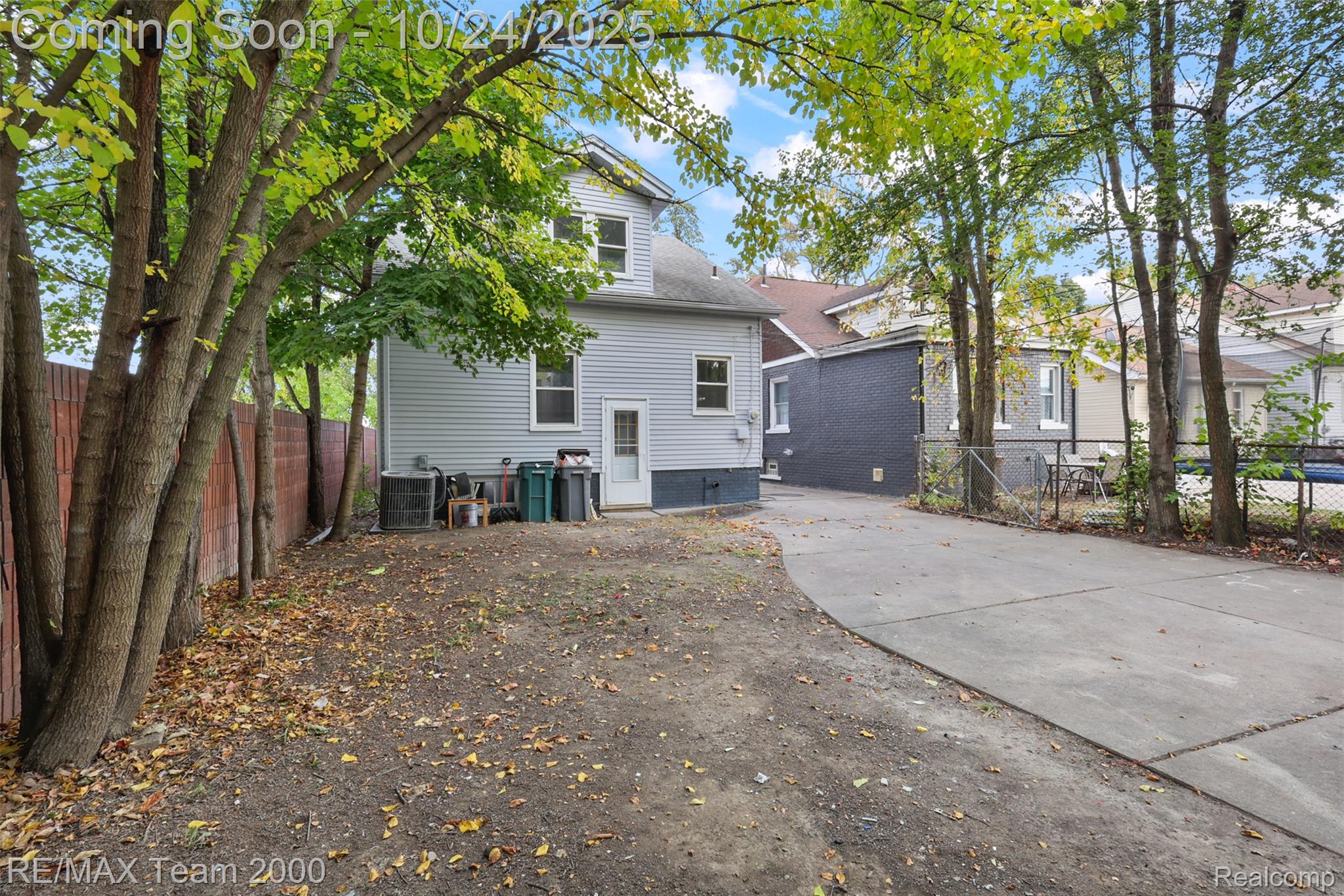 7121 Pinehurst Street