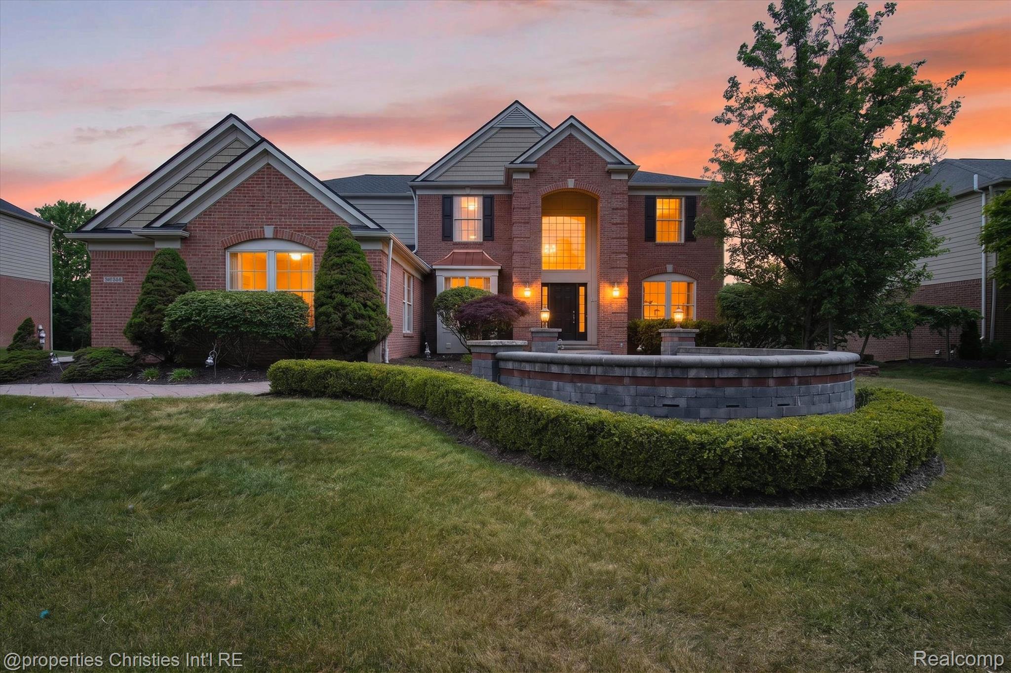 45094 Oak Forest Drive