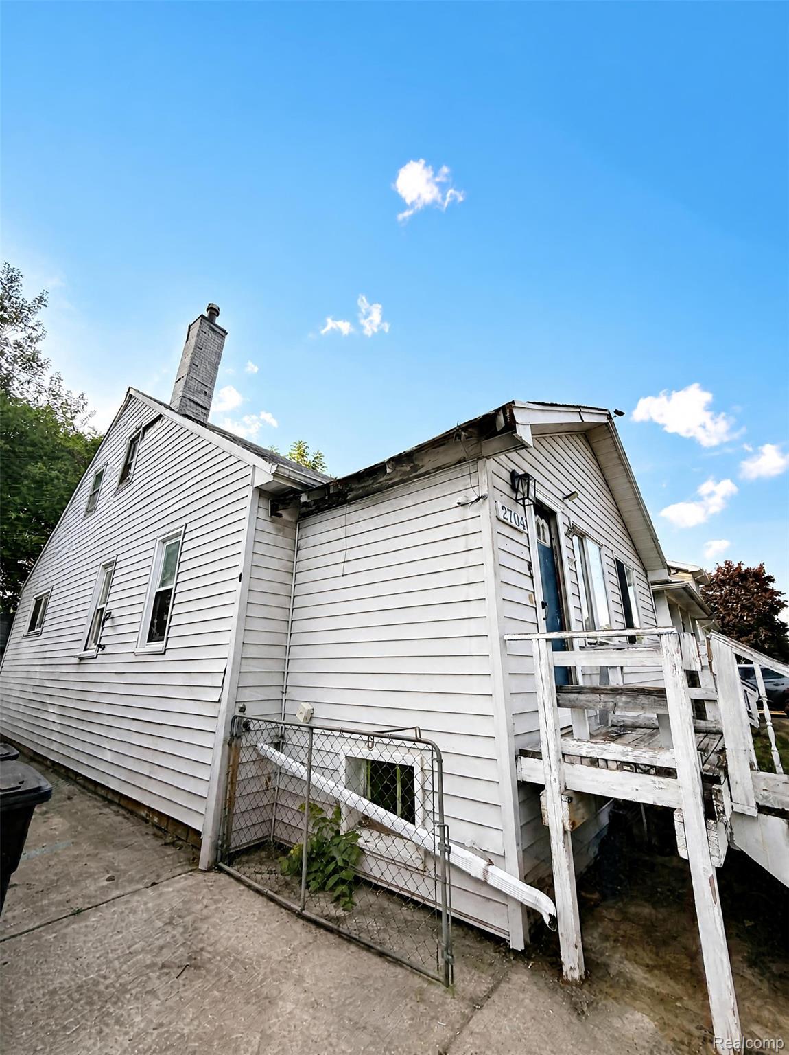 2704 2nd Street