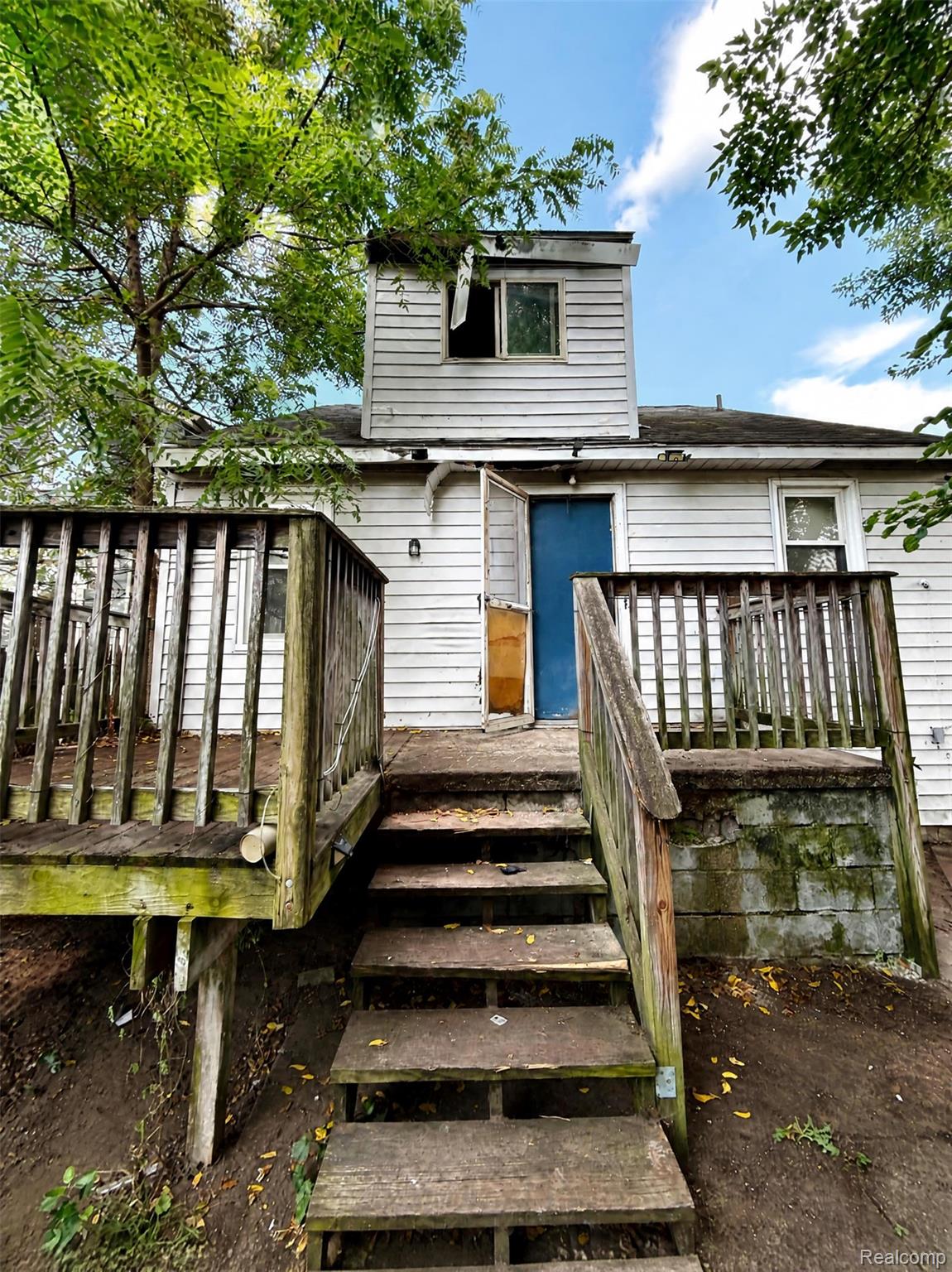 2704 2nd Street