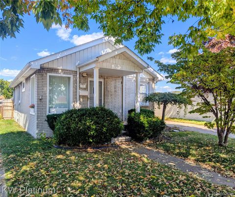 7399 Gronow Center Line City MI 48015