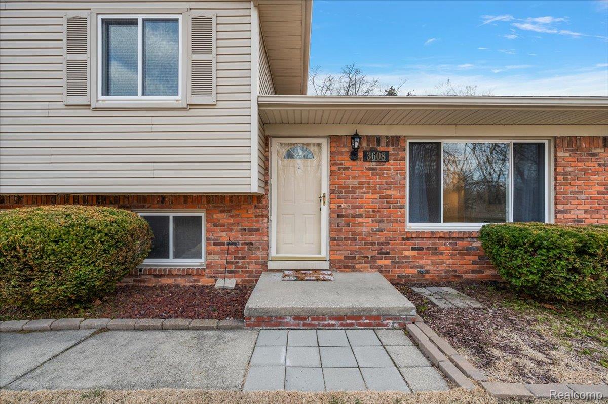 3608 Lake Oakland Shores Drive