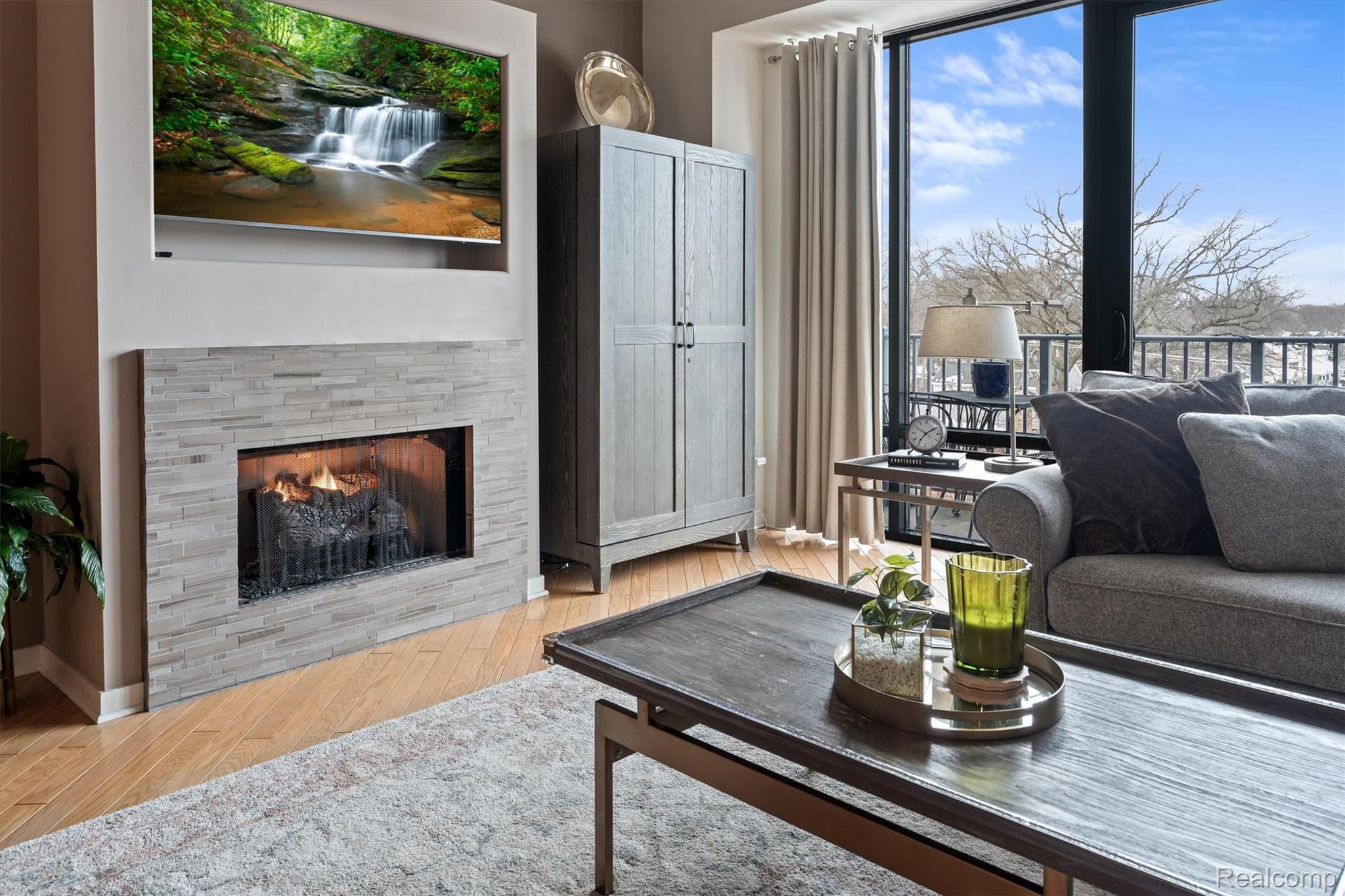 101 Curry Avenue 512