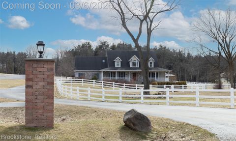 1077 HOLDEN Milford Charter Township MI 48381