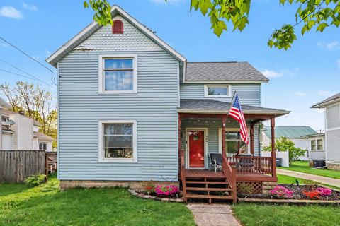 Photo of 506 N Kalamazoo Street, Paw Paw Village, MI 49079 (MLS # 66026019496)