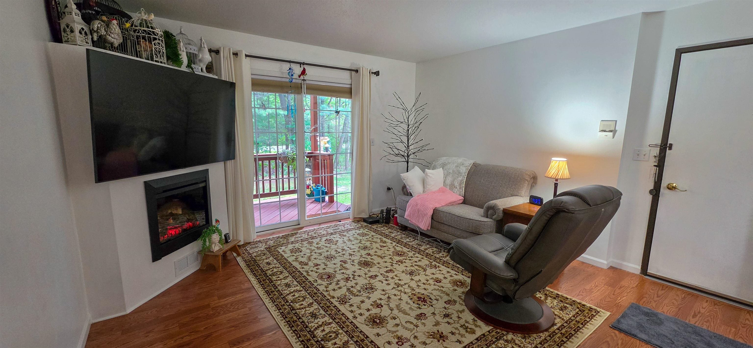 1011 E Lincoln