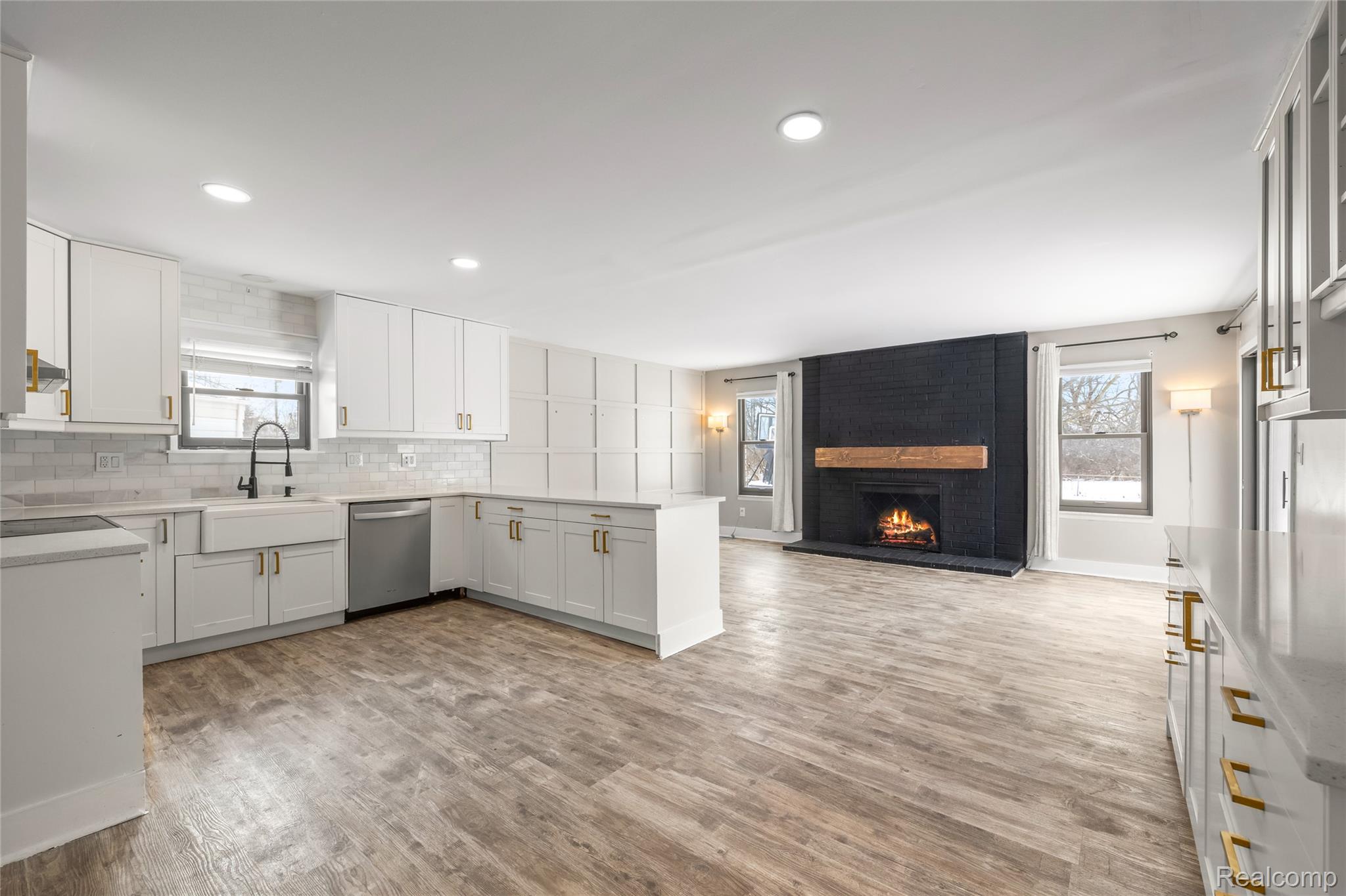 42745 Redfern Street