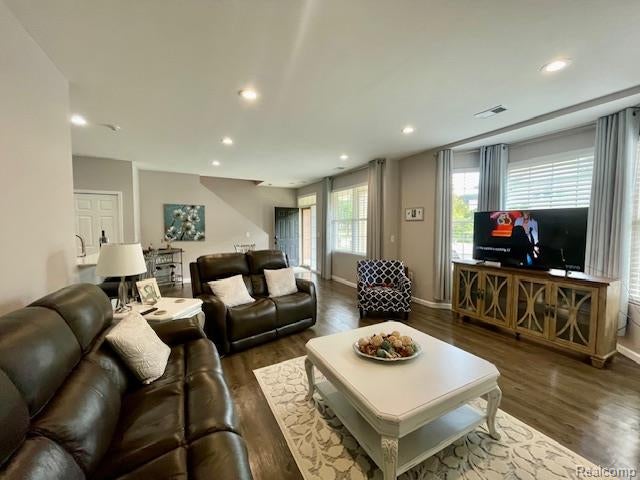 47520 Pembroke Drive