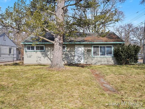 38 W Coolidge Avenue W Bedford Charter Township MI 49037
