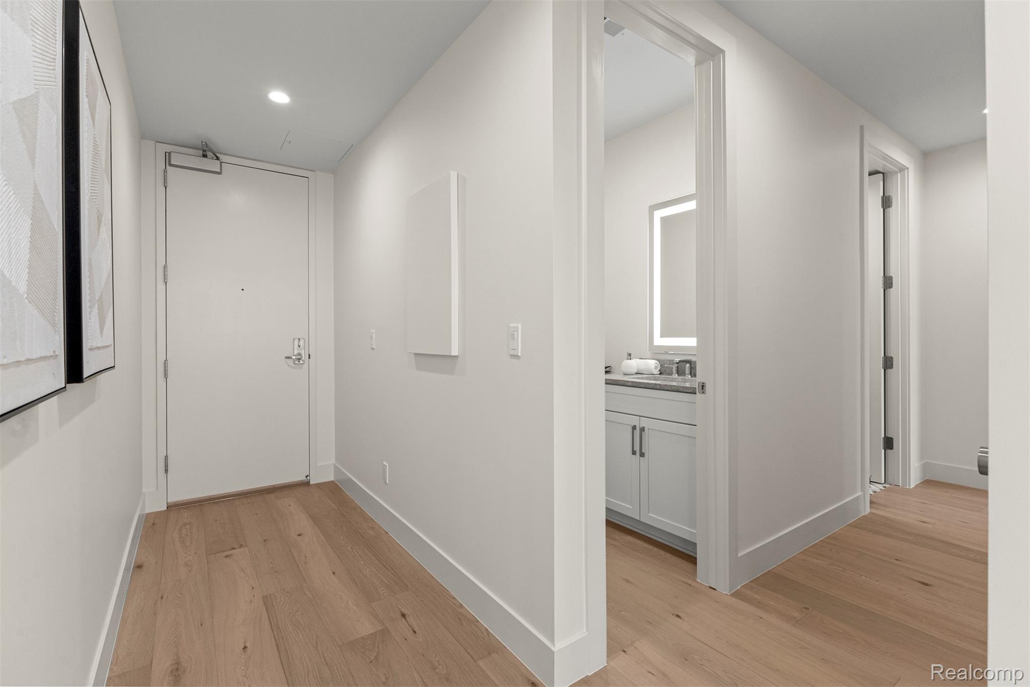 156 N Center Unit 201