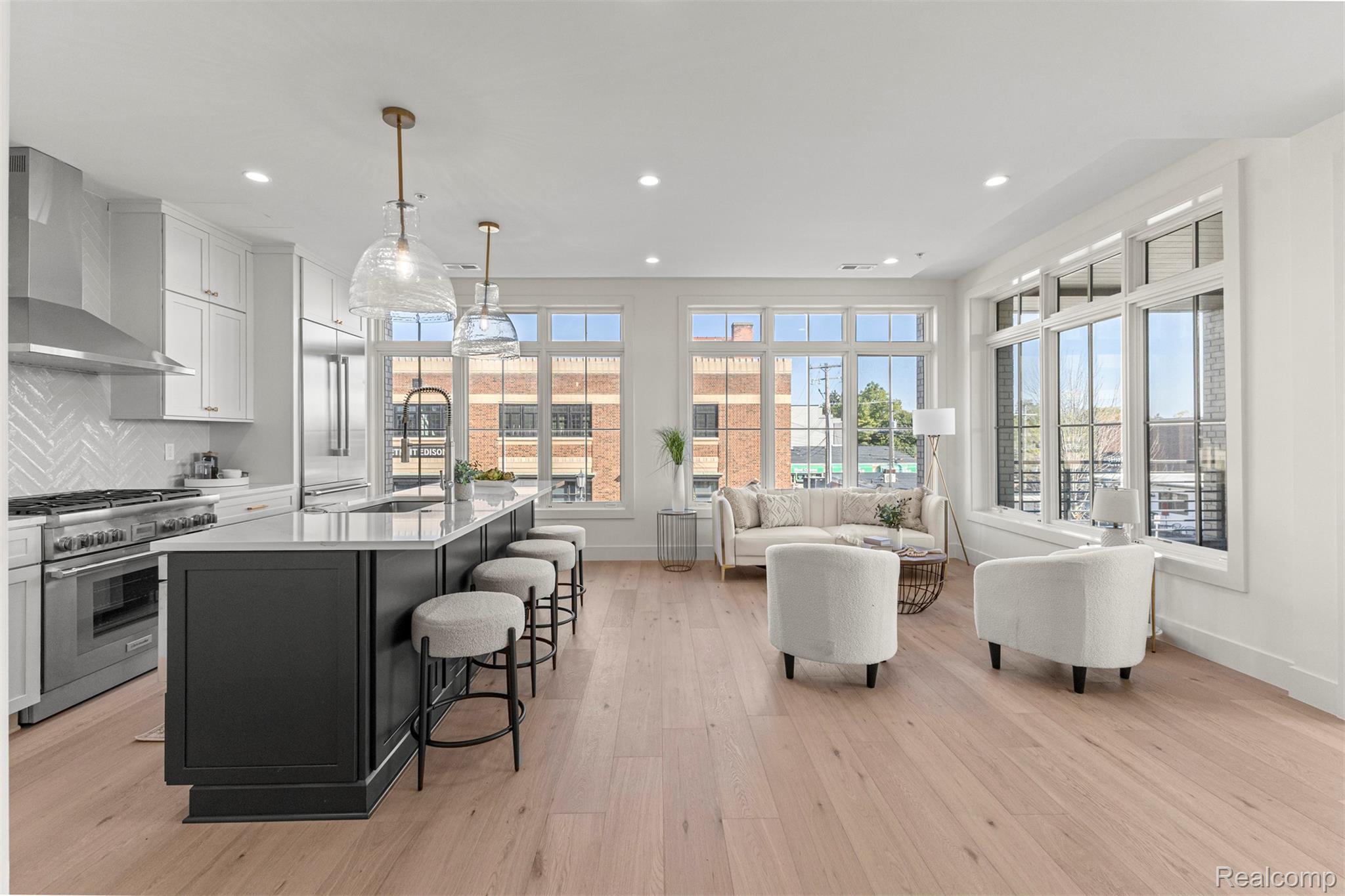 156 N Center Unit 201