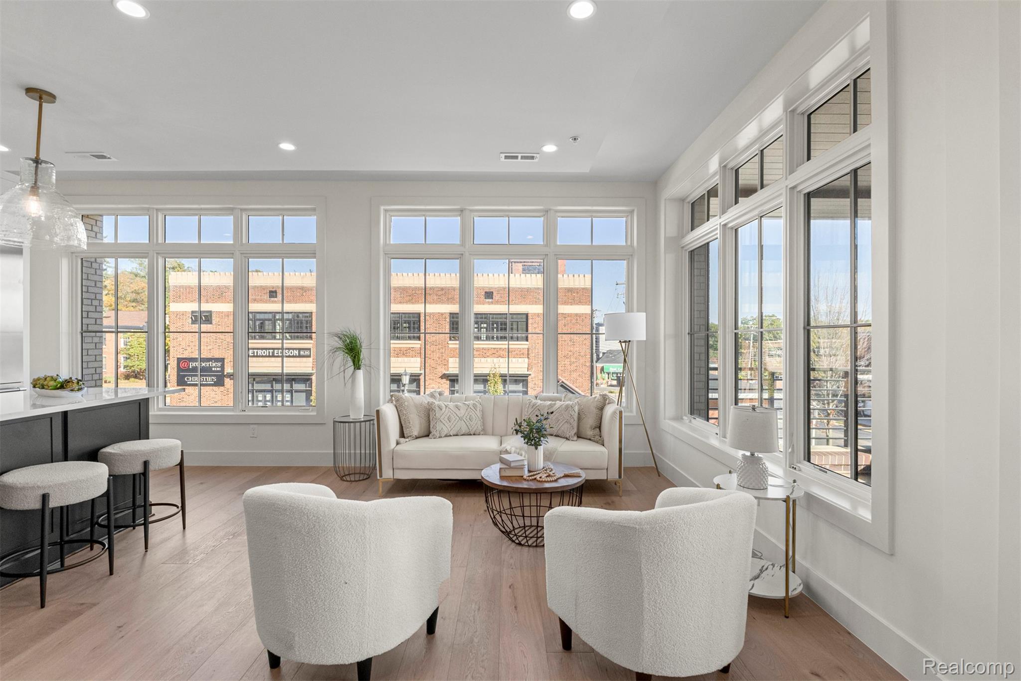 156 N Center Unit 201