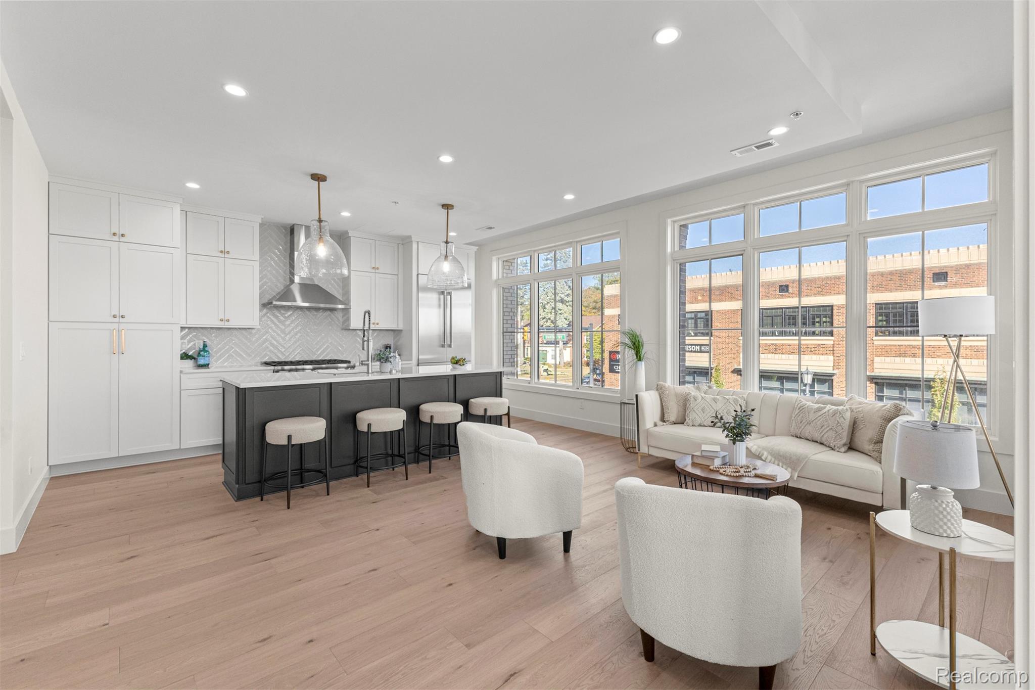 156 N Center Unit 201