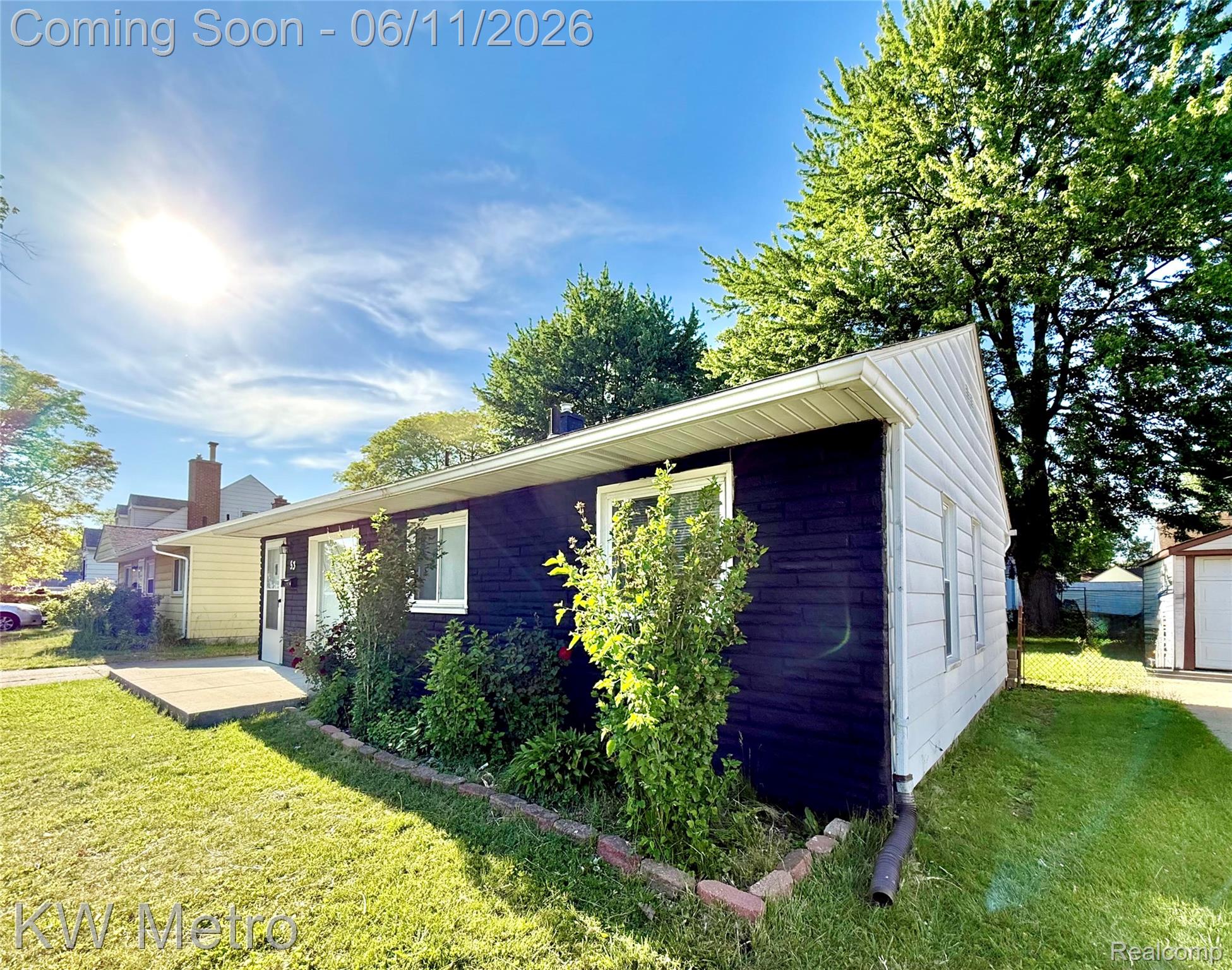 53 E Brickley Avenue