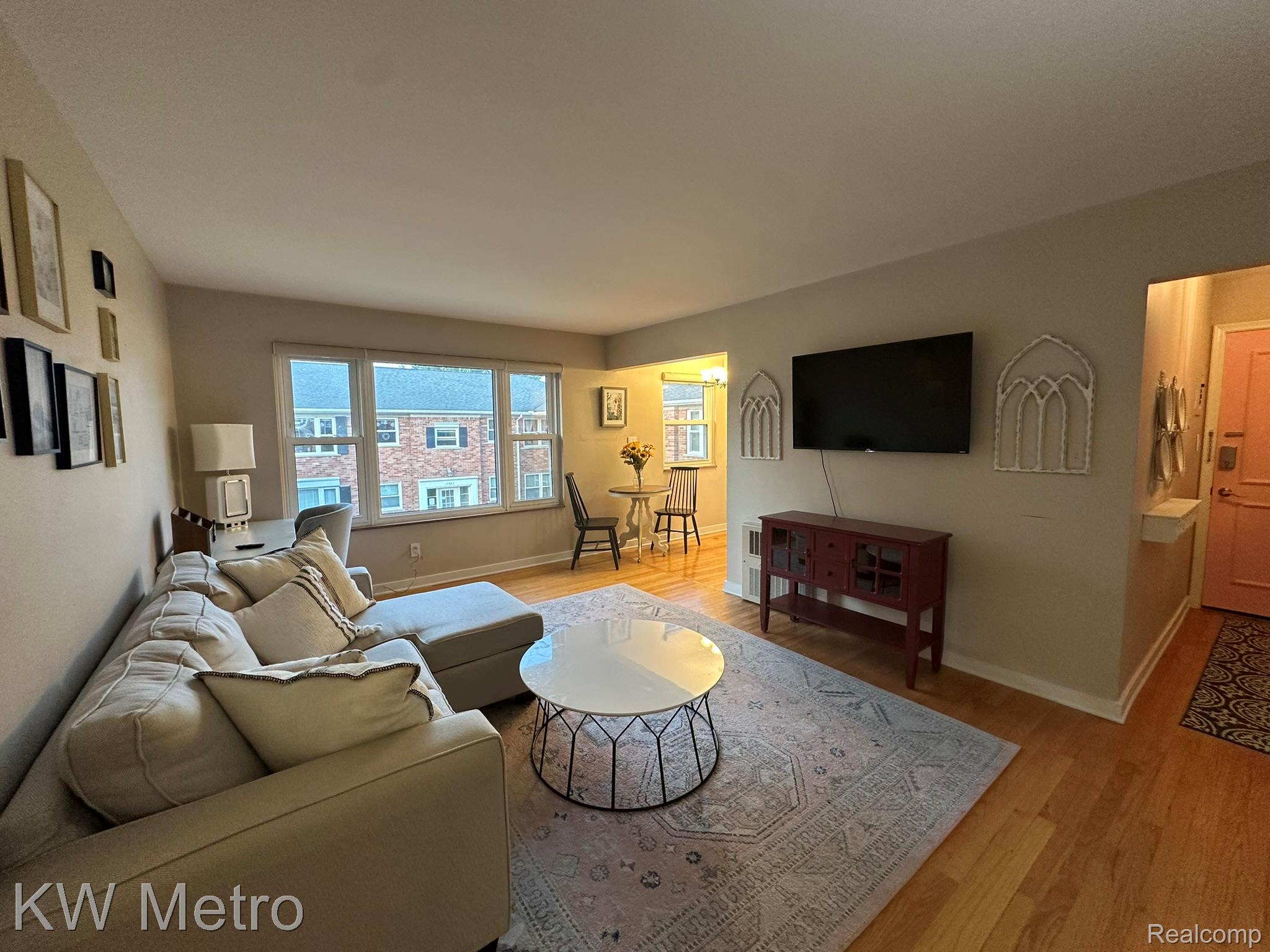 17560 Mack Avenue 18