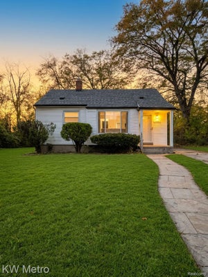 12255 SORRENTO ST, DETROIT, MI 48227 - Image b9d2e2ae0ffd8a44a8da7bf5a513ee38/2119230851