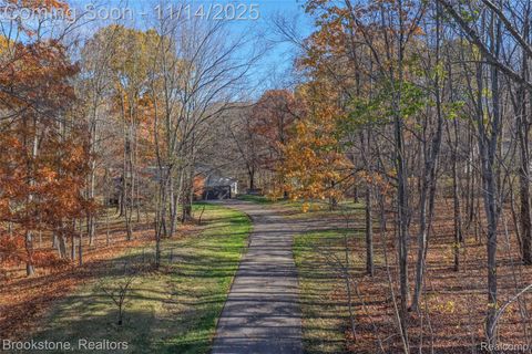 Photo of 16567 DIXIE Highway, Groveland Township, MI 48350 (MLS # 20251053448)