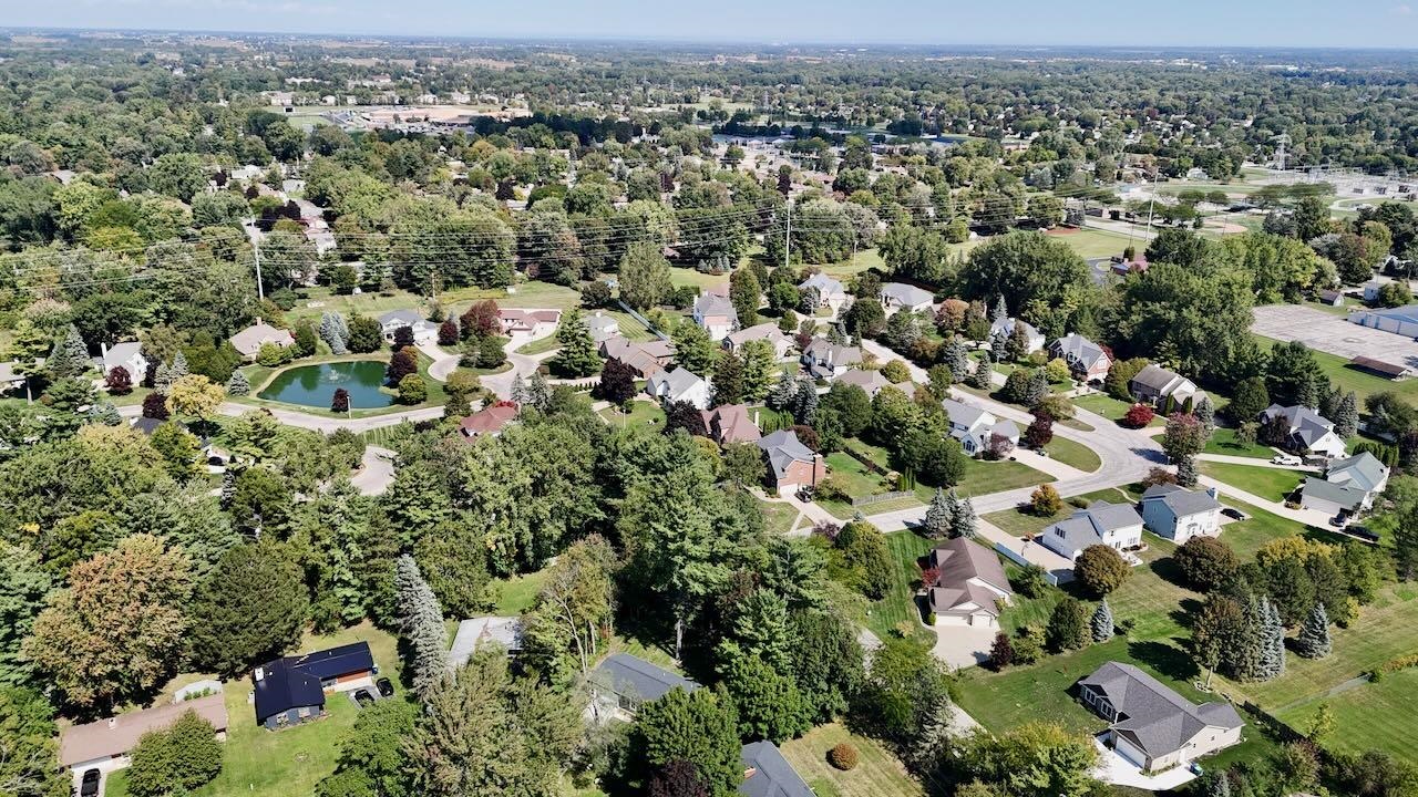 2588 E Greendale Drive