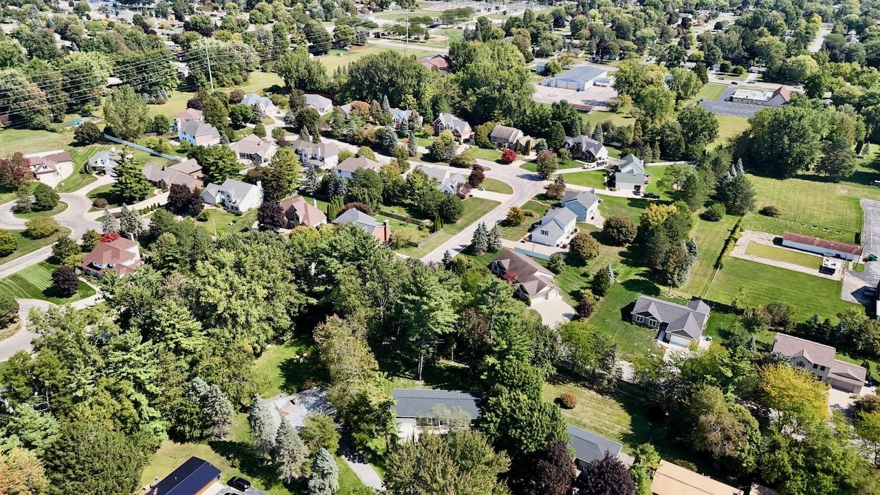 2588 E Greendale Drive