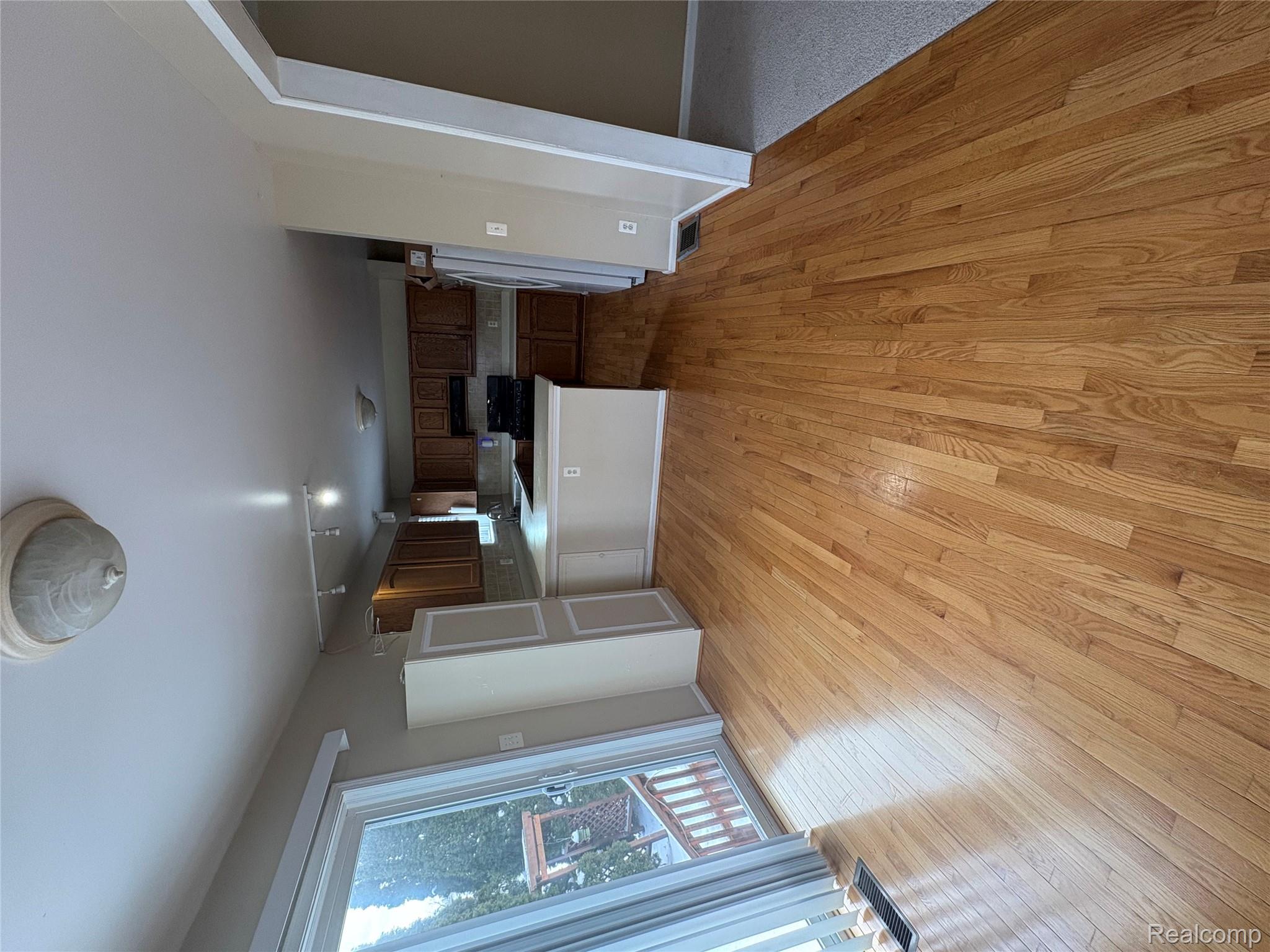 860 Eagle Heights Drive E