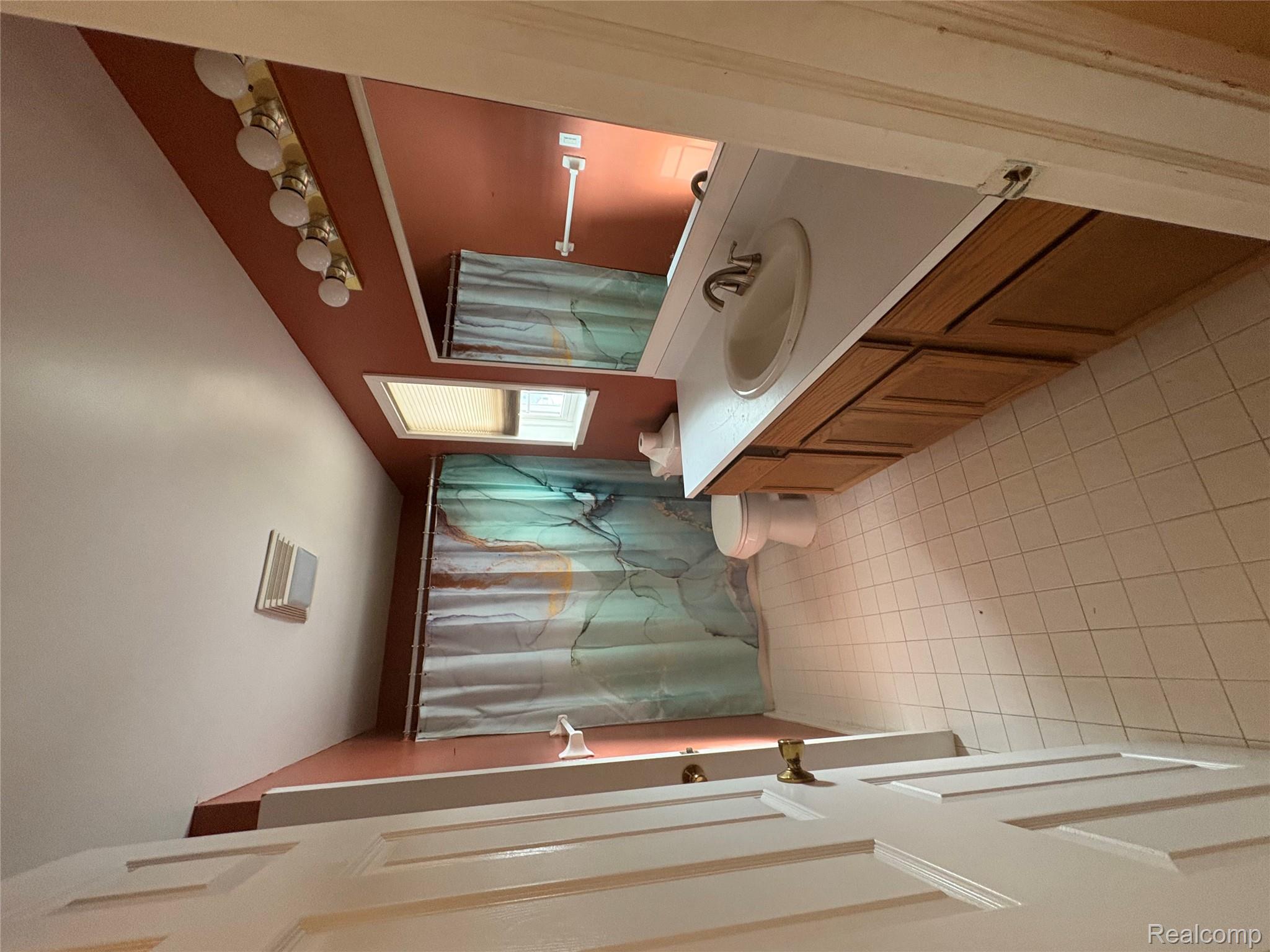 860 Eagle Heights Drive E