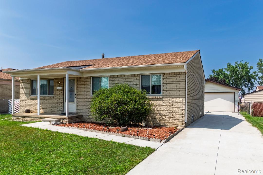 16137 Secretariat Avenue