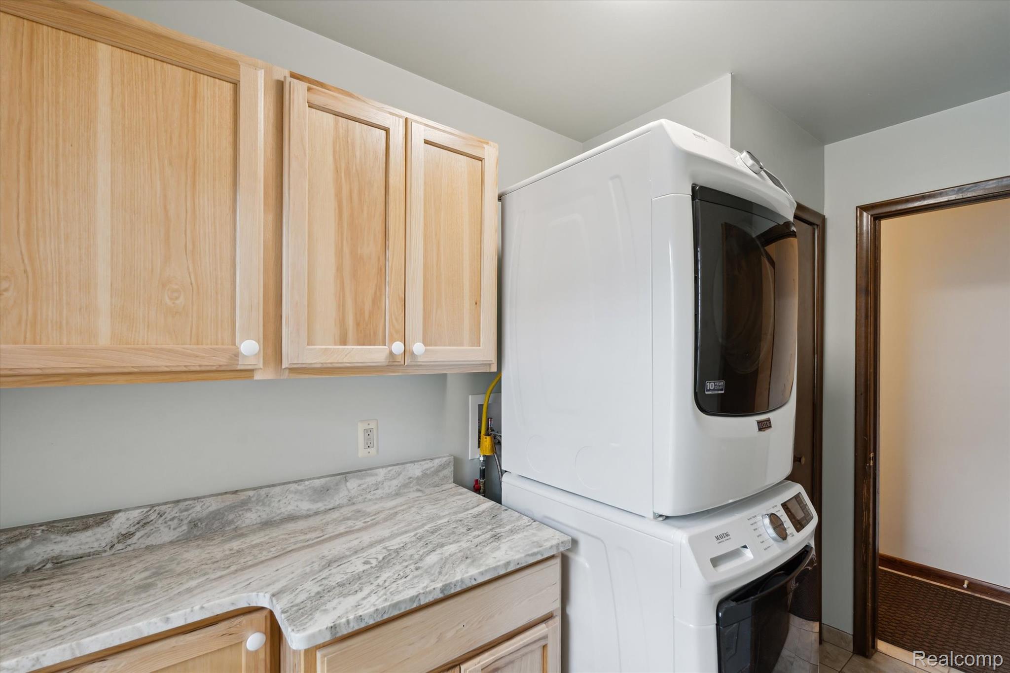 Rochester Hills City, Michigan 48309, United States, 3 Bedrooms Bedrooms, ,3 BathroomsBathrooms,Residential,Active,169719