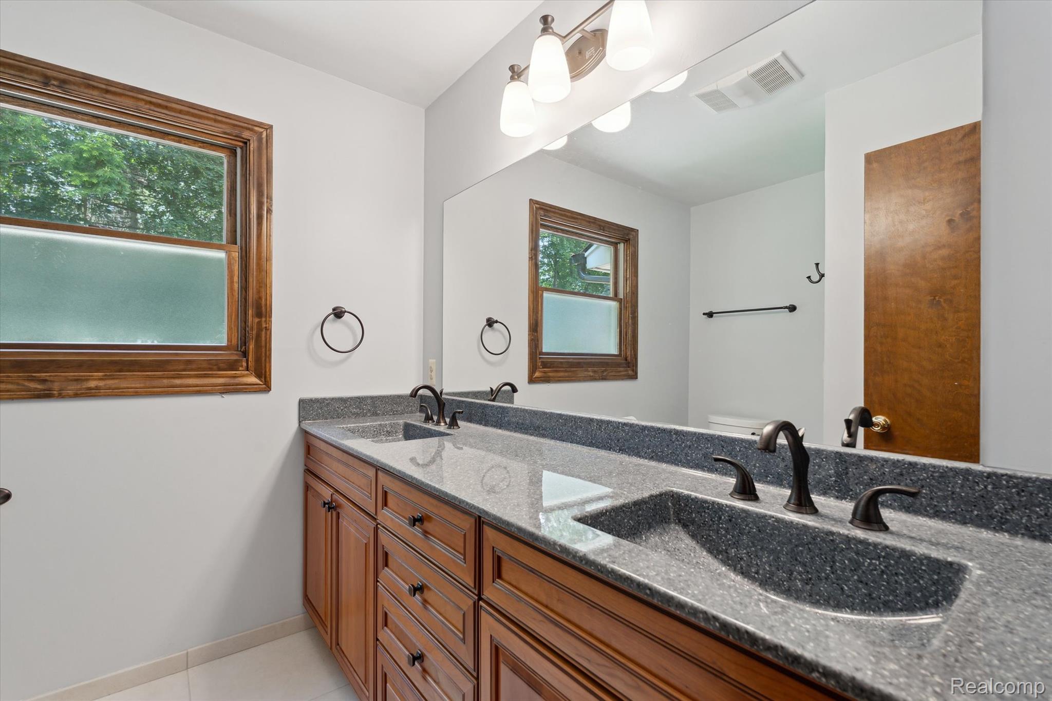 Rochester Hills City, Michigan 48309, United States, 3 Bedrooms Bedrooms, ,3 BathroomsBathrooms,Residential,Active,169719