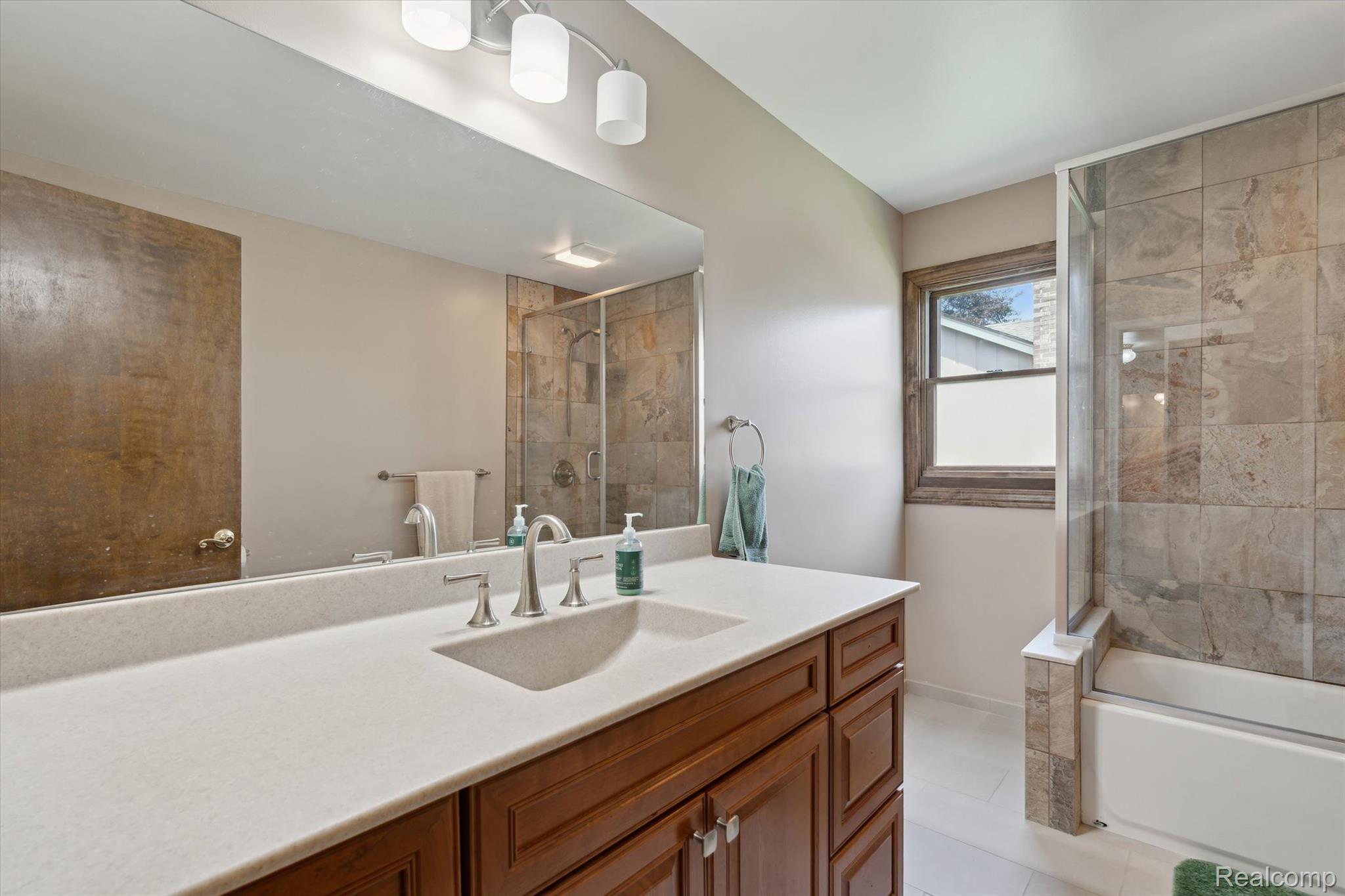 Rochester Hills City, Michigan 48309, United States, 3 Bedrooms Bedrooms, ,3 BathroomsBathrooms,Residential,Active,169719