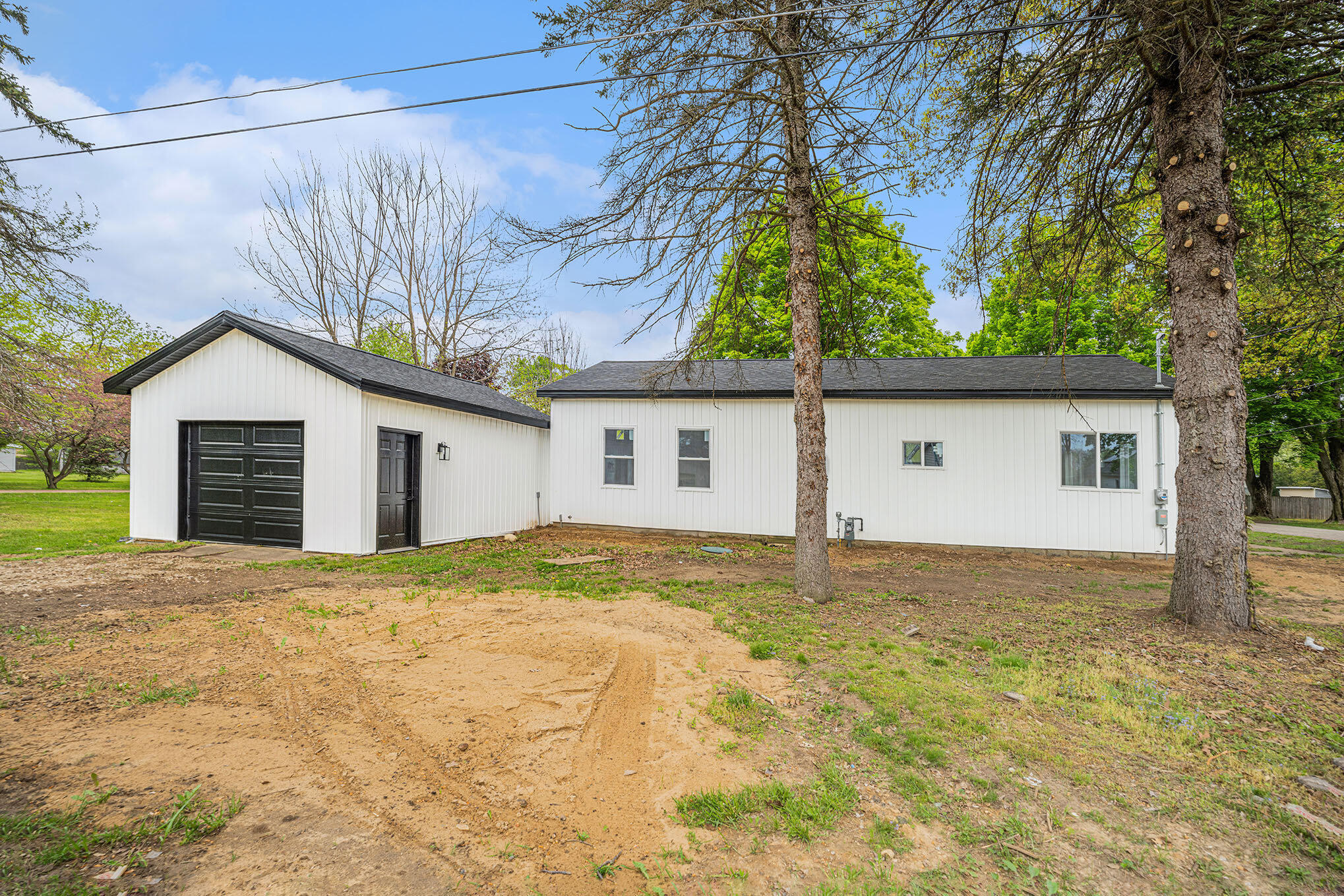 Gobles City Van Buren, Michigan 49055, United States, 3 Bedrooms Bedrooms, ,2 BathroomsBathrooms,Residential,Active,132180