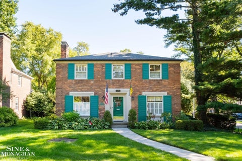 Photo of 1302 Yorkshire Road, Grosse Pointe Park City, MI 48230 (MLS # 58050223037)