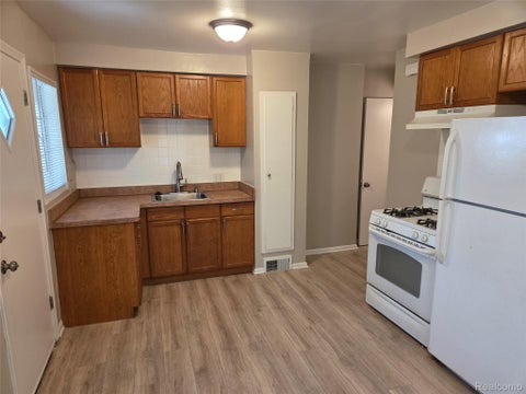 Tiny photo for 21861 Coolidge Highway, Oak Park City, MI 48237 (MLS # 20261083116)