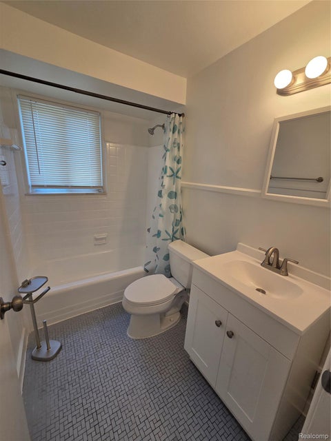 Tiny photo for 21861 Coolidge Highway, Oak Park City, MI 48237 (MLS # 20261083116)