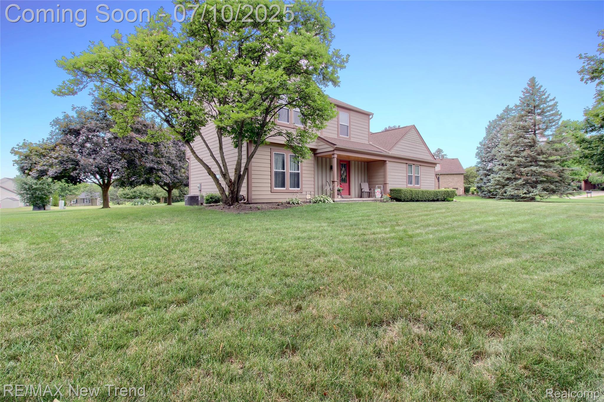 21905 Roxbury Drive