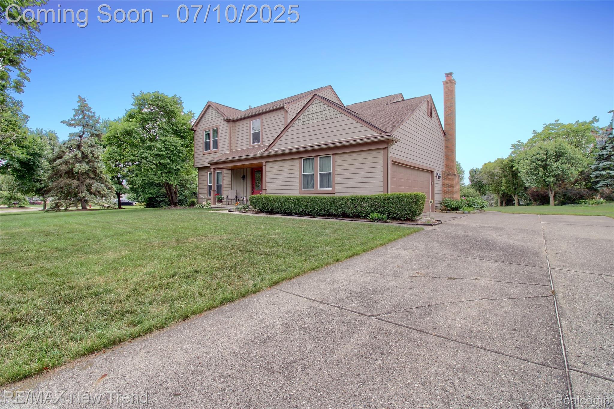 21905 Roxbury Drive