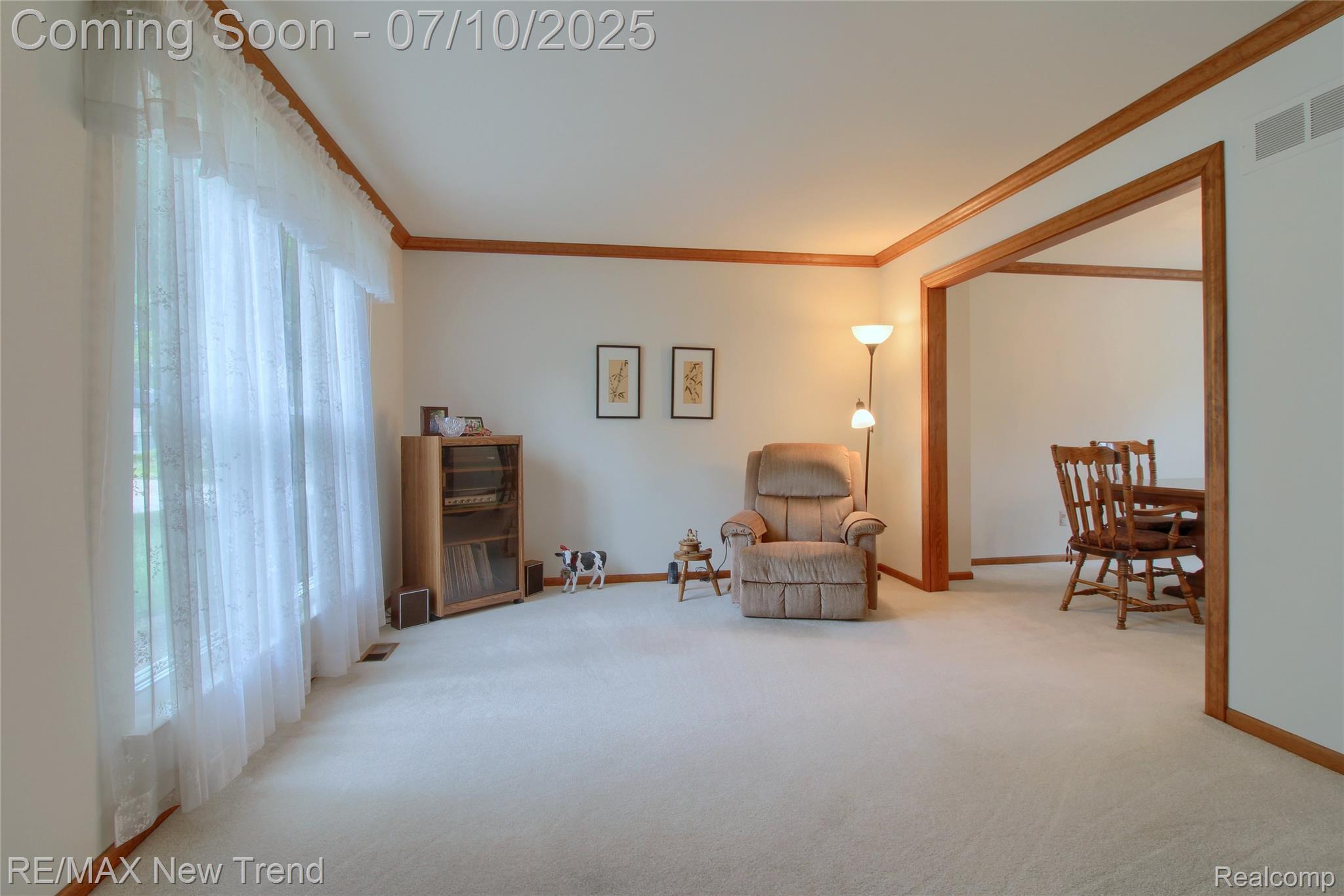 21905 Roxbury Drive