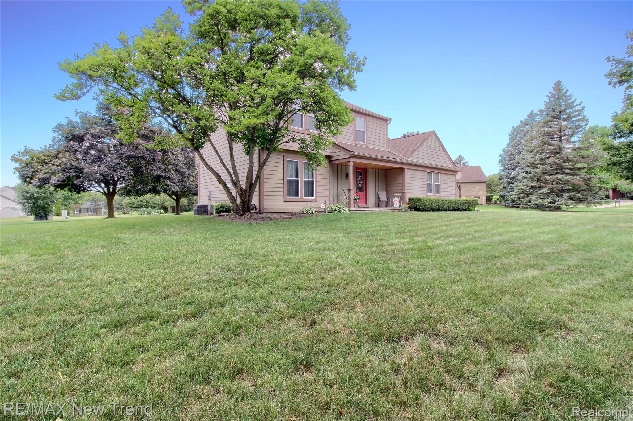21905 Roxbury Drive