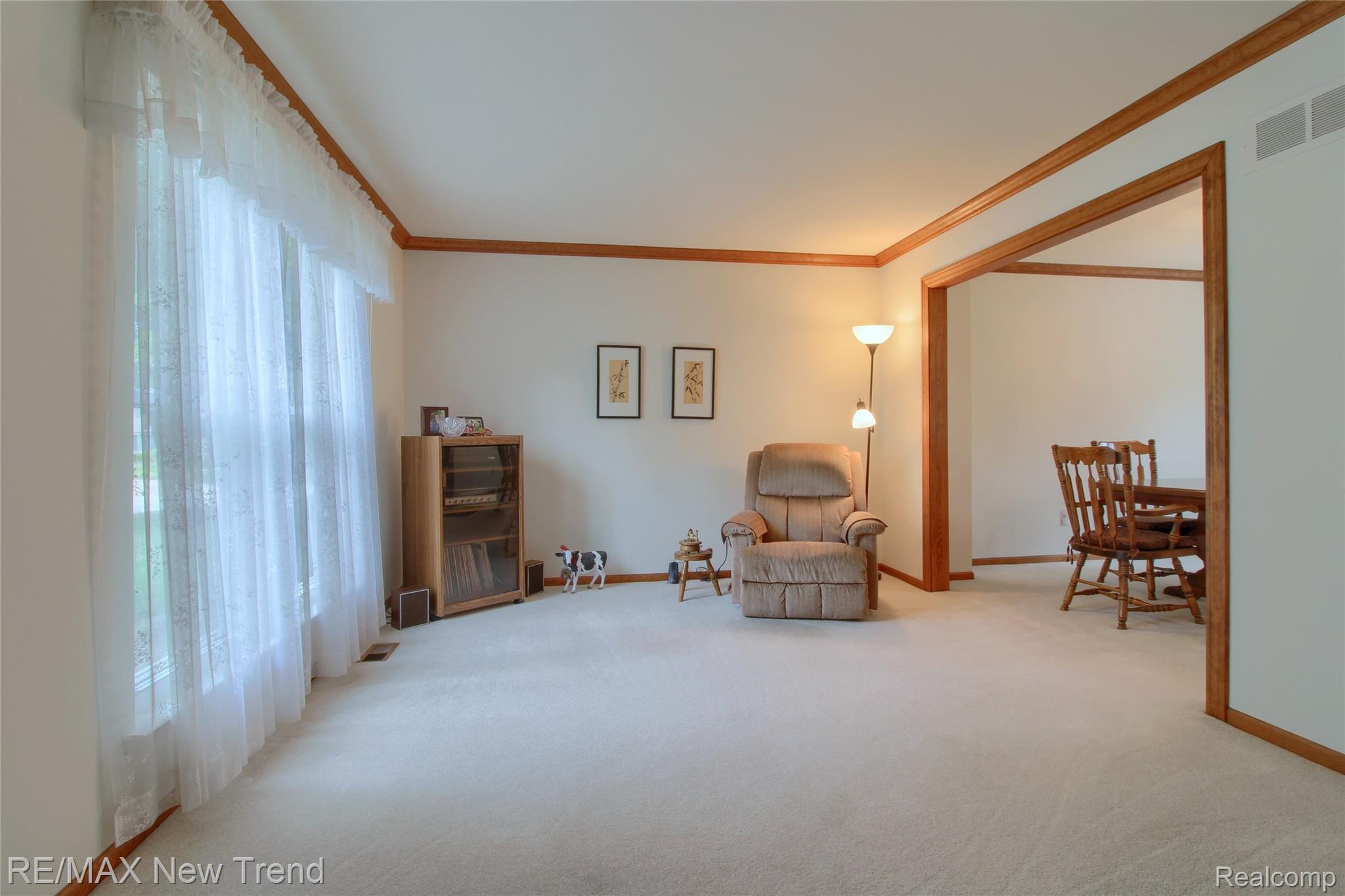 21905 Roxbury Drive