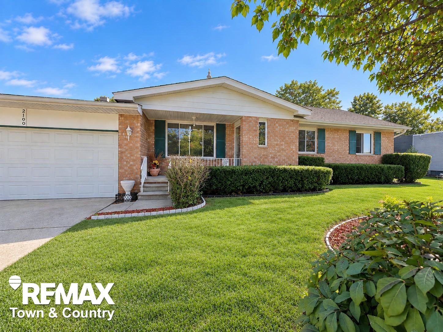 2100 Hardwood Drive