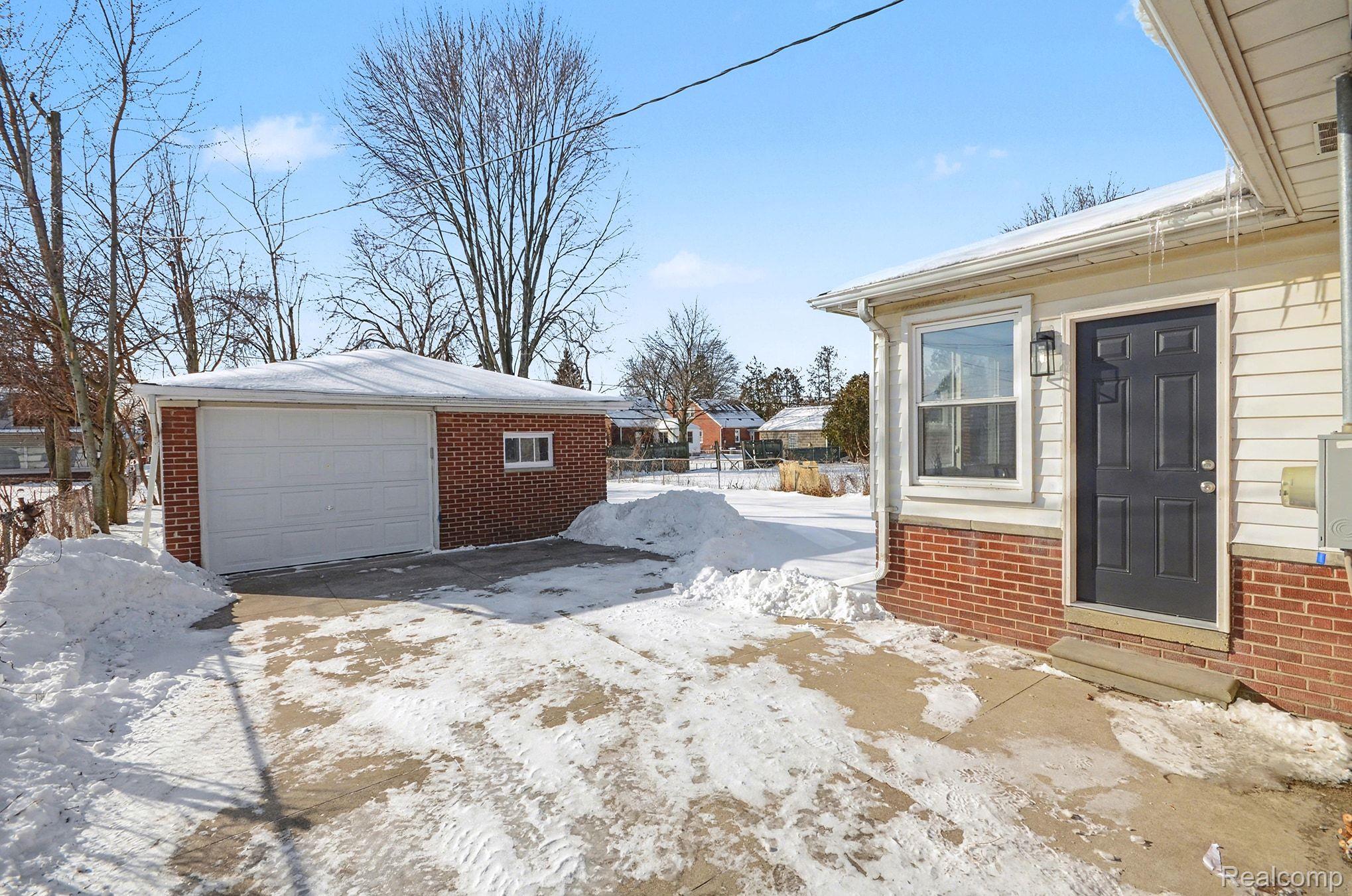 15164 Deerfield Avenue