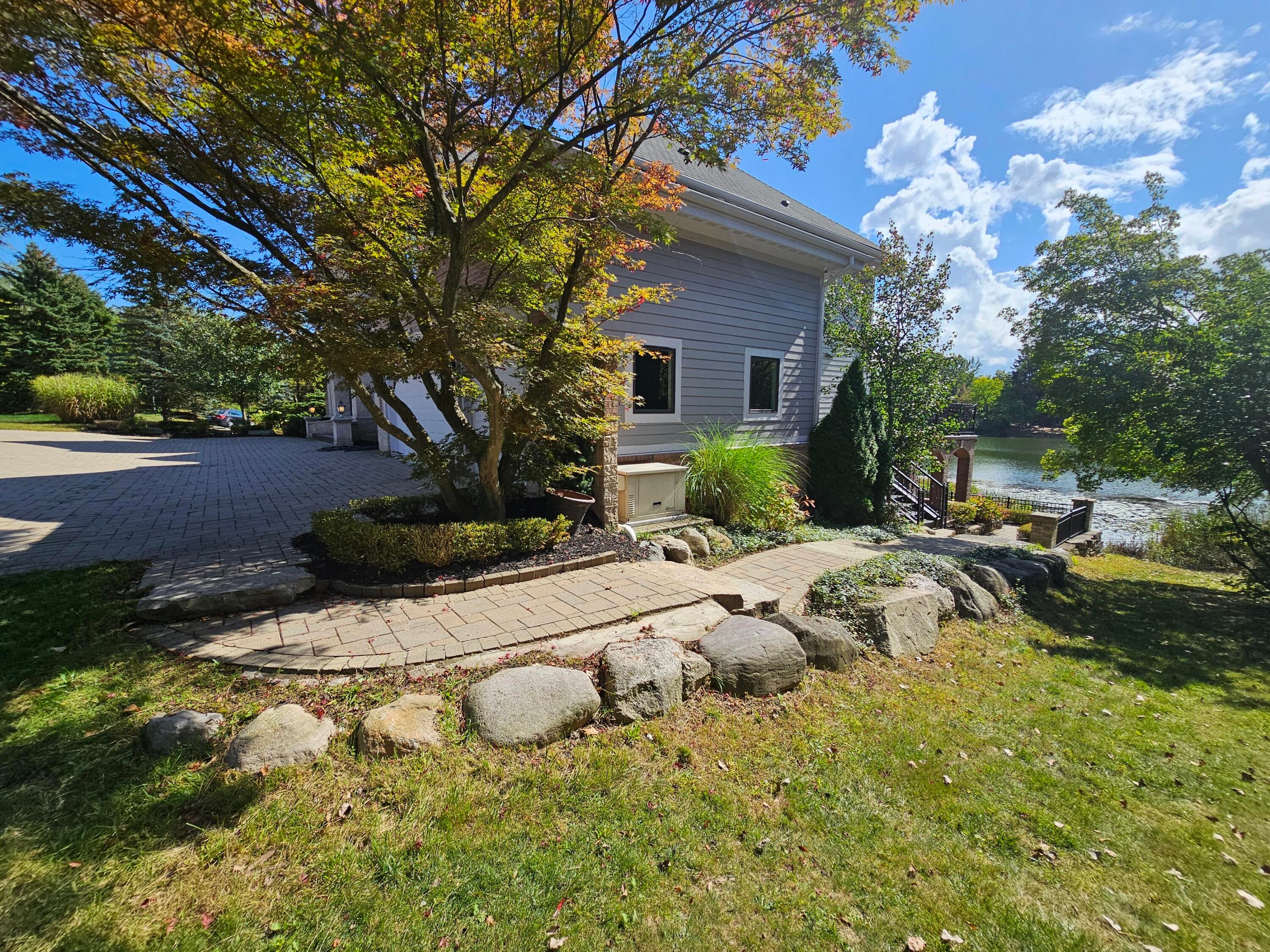 3367 Lone Pine Road