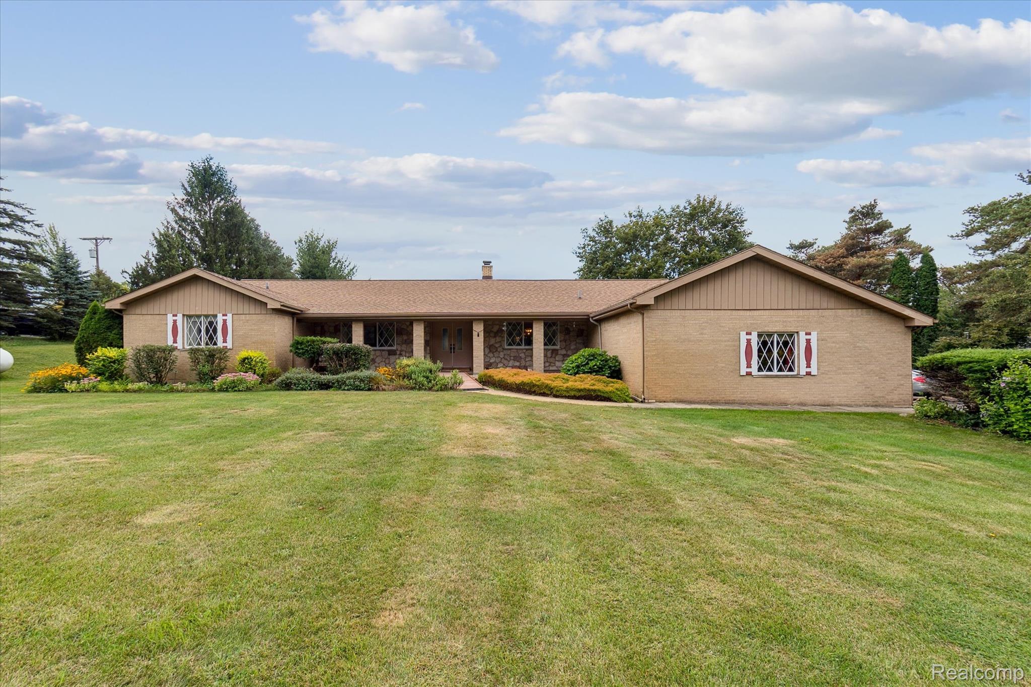 7670 7 Mile Road