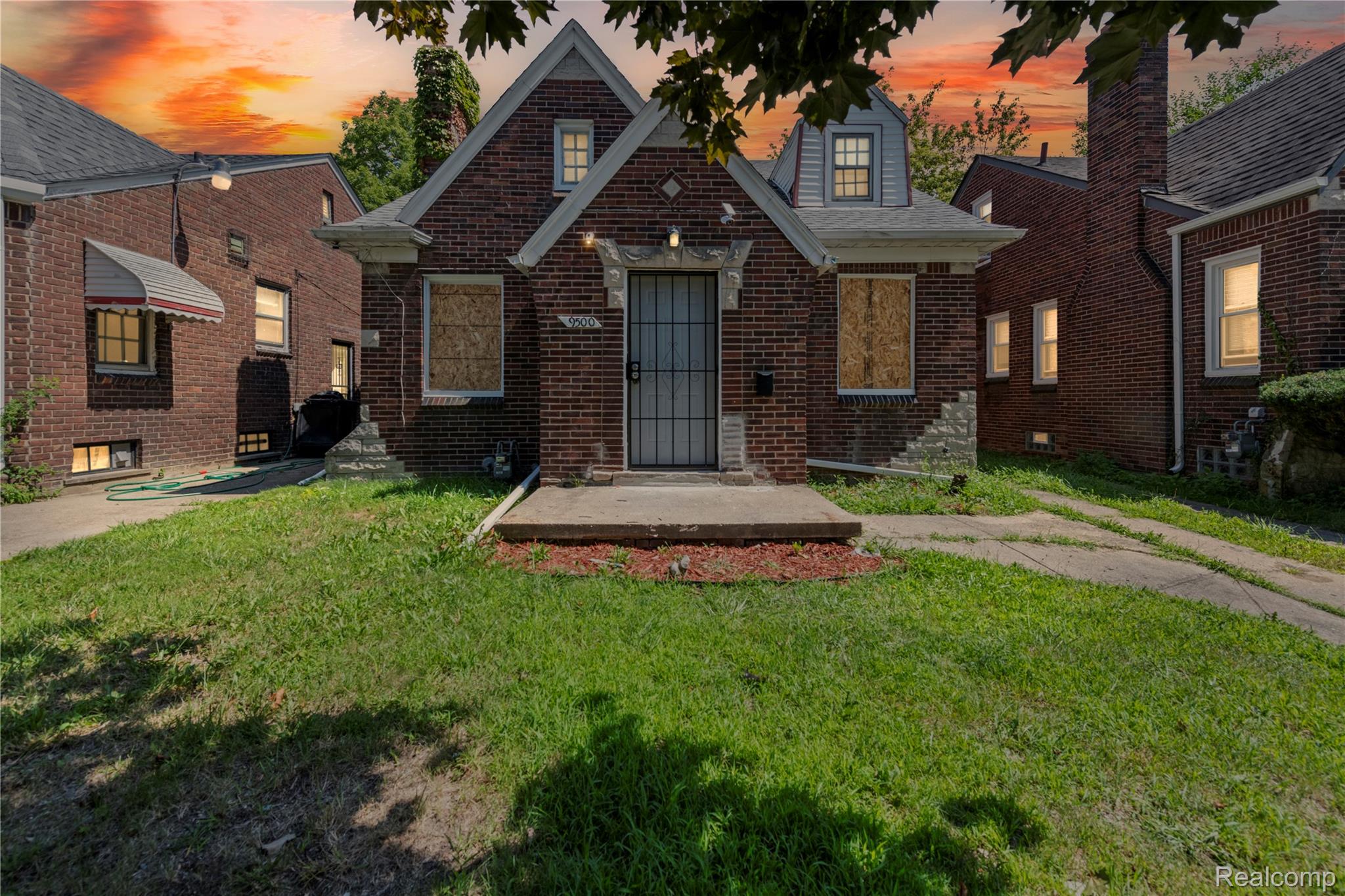 9500 Lakepointe Street
