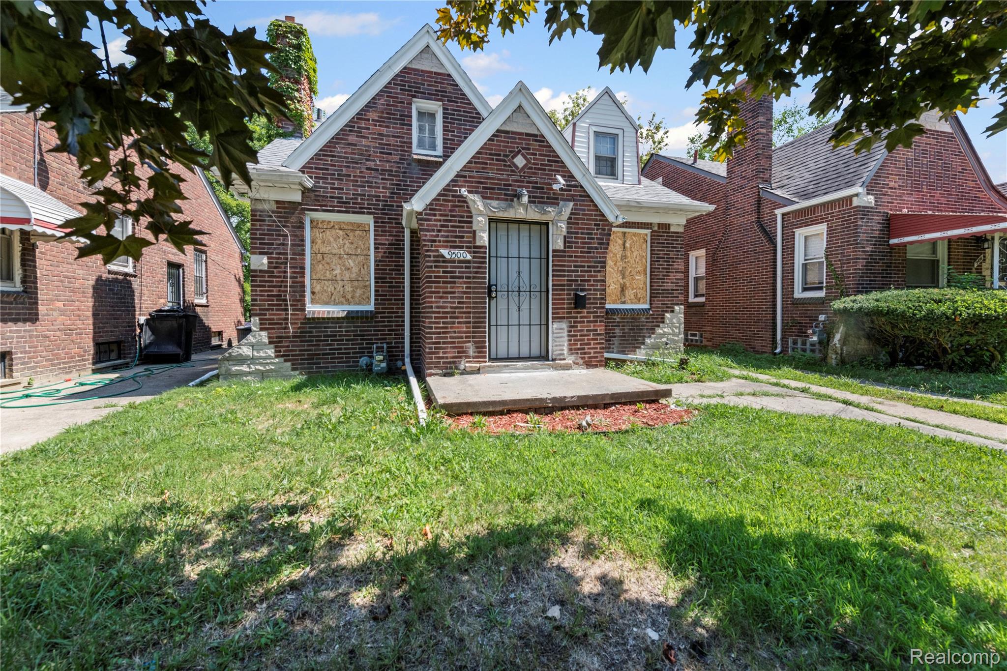 9500 Lakepointe Street