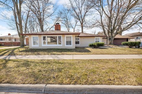 22810 E 13 MILE Road St Clair Shores City MI 48082