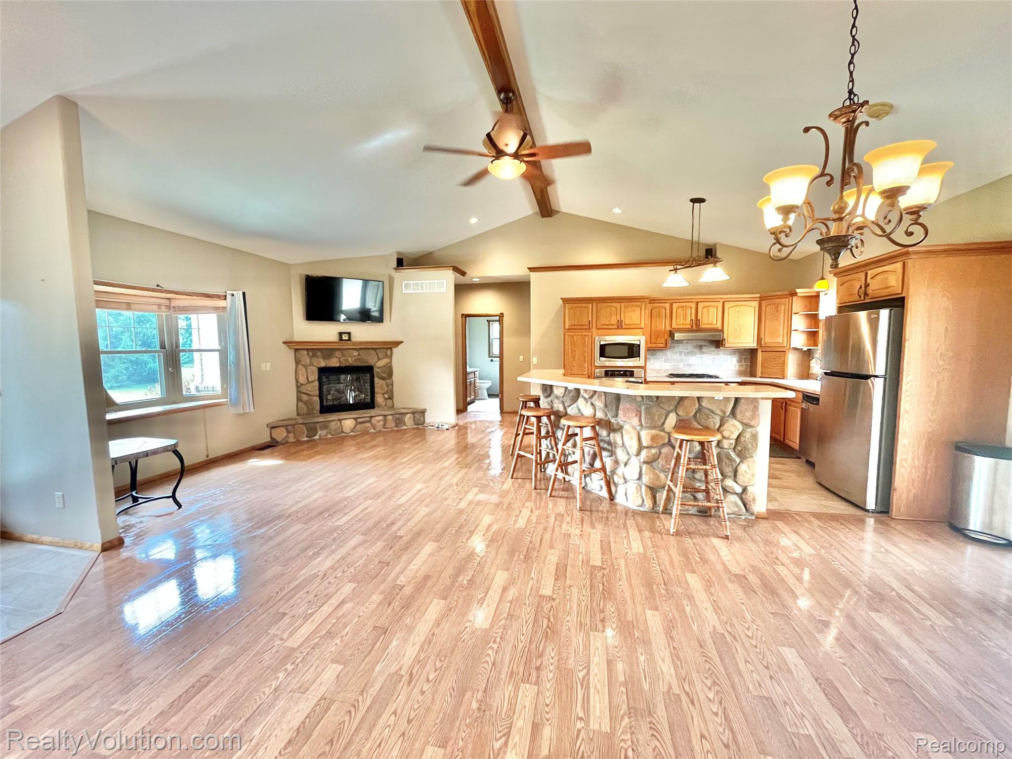 5885 Skyview Drive