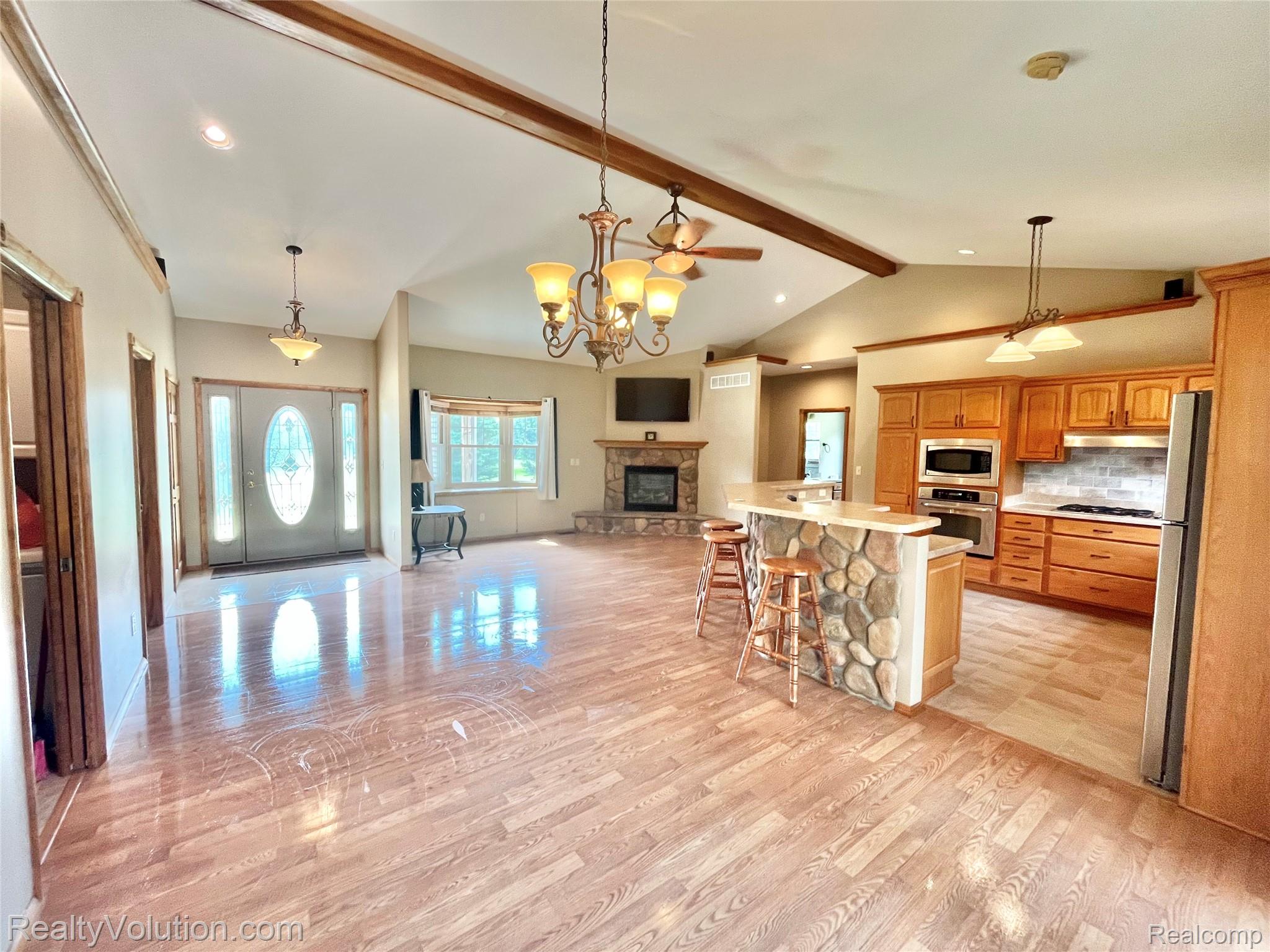 5885 Skyview Drive