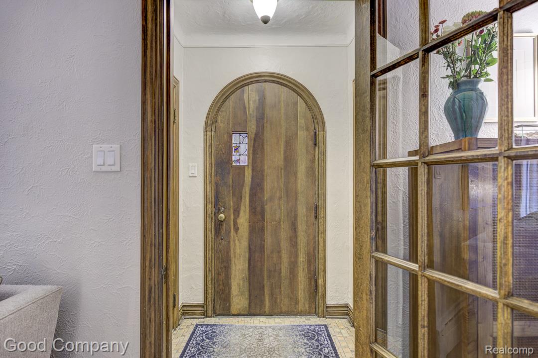 551 W Oakridge Street